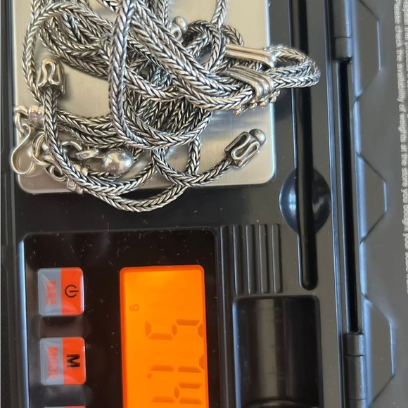 Elegant Silver Necklace - Picture 3 of 3